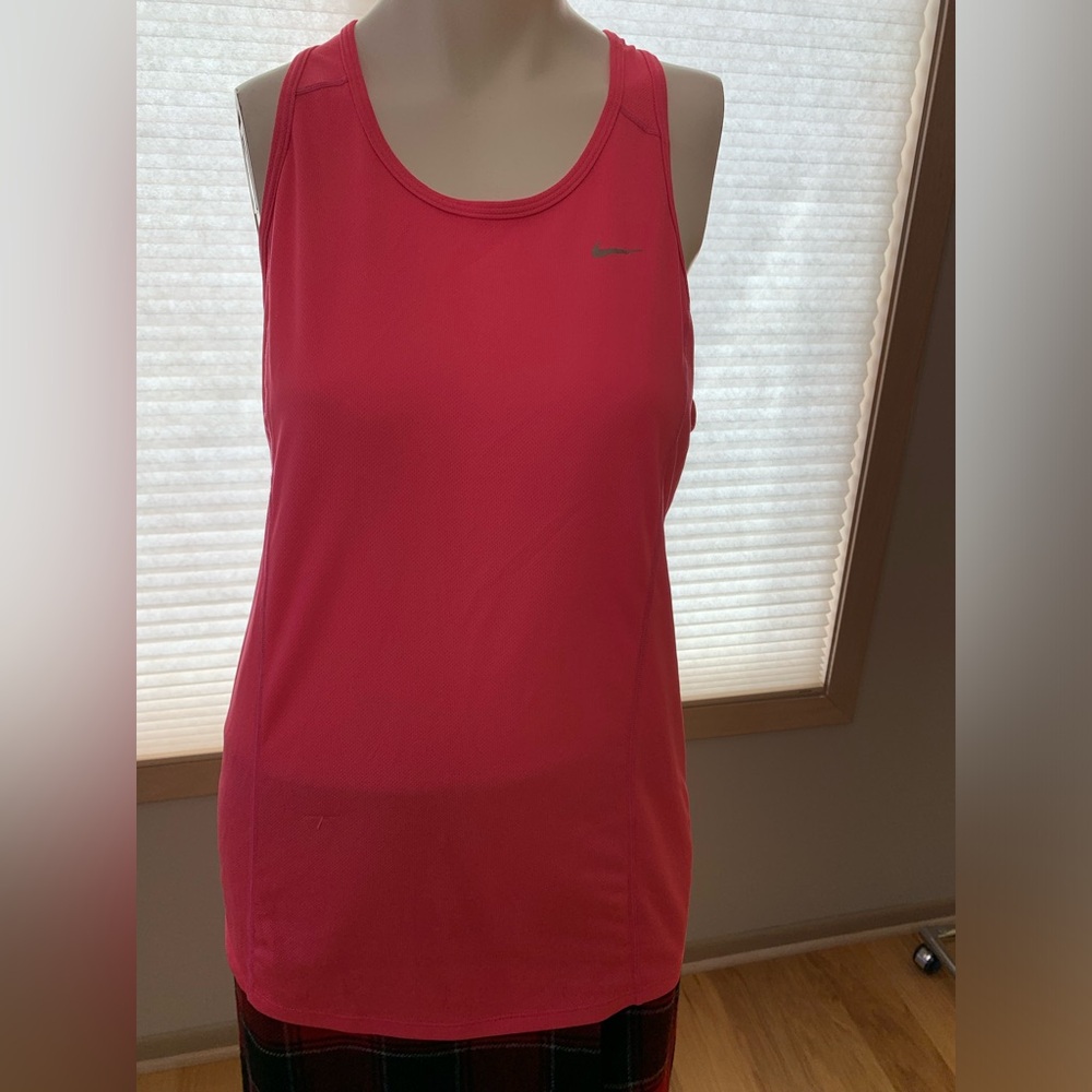 Dri-Fit Women’s racer back Pink Sports Workout Top Size M Good Condition